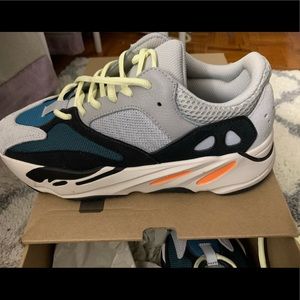 Yeezy boost 700